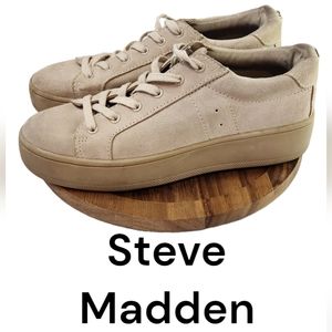 Steve Madden Bertie Suede Shoes. Size 7